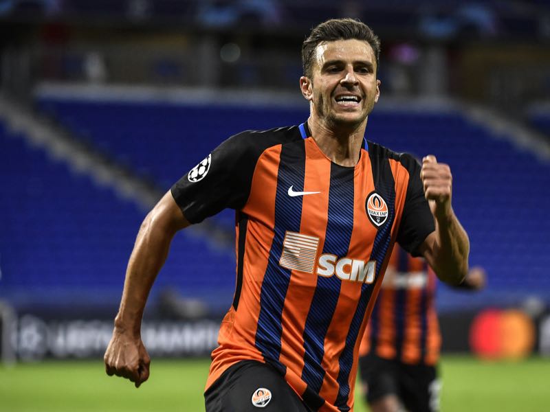 Shakhtar vs Dynamo -Donetsk's Brazilian forward Júnior Moraes celebrates after scoring during their UEFA Champions League Group F football match Olympique Lyonnais vs FC Shakhtar Donetsk at the OL stadium in Decines-Charpieu on October 2, 2018. (Photo by JEFF PACHOUD / AFP)