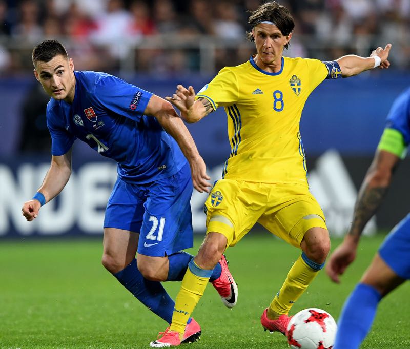Slovakia's midfielder Matus Bero and Sweden's midfielder Kristoffer Olsson vie for the ball during the UEFA U-21 European Championship roup A football match Slovakia v Sweden in Lublin, Poland on June 22, 2017. (JANEK SKARZYNSKI/AFP/Getty Images)