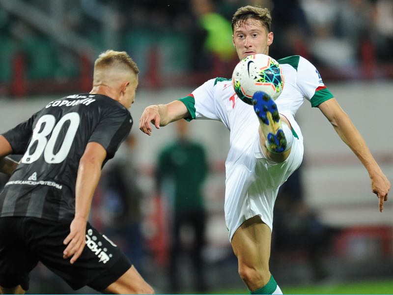 Aleksei Miranchuk of FC Lokomotiv Moscow and Egor Sorokin of FC Rubin Kazan vie for the ball during the Russian Premier Liga match between FC Lokomotiv Moscow and FC Rubin Kazan on July 15, 2019 in Moscow, Russia. (Photo by Epsilon/Getty Images)