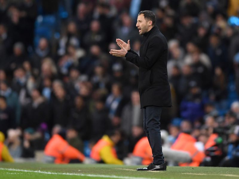 Domenico Tedesco, Manager of FC Schalke 04 gives his team instructions during the UEFA Champions League Round of 16 Second Leg match between Manchester City v FC Schalke 04 at Etihad Stadium on March 12, 2019 in Manchester, England. (Photo by Laurence Griffiths/Getty Images)