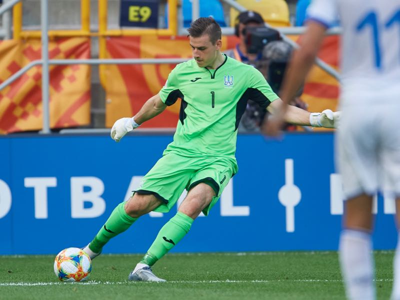 Goalkeeper Andriy Lunin of Ukraine U20 controls the ball during the 2019 FIFA U-20 World Cup Semi Final match between Ukraine and Italy at Gdynia Stadium on June 11, 2019 in Gdynia, Poland. (Photo by Adam Nurkiewicz/Getty Images)